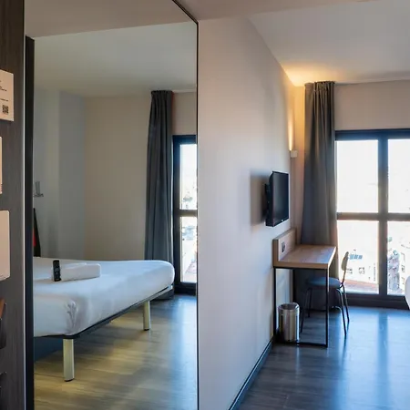 easyHotel Barcelona Fira-3